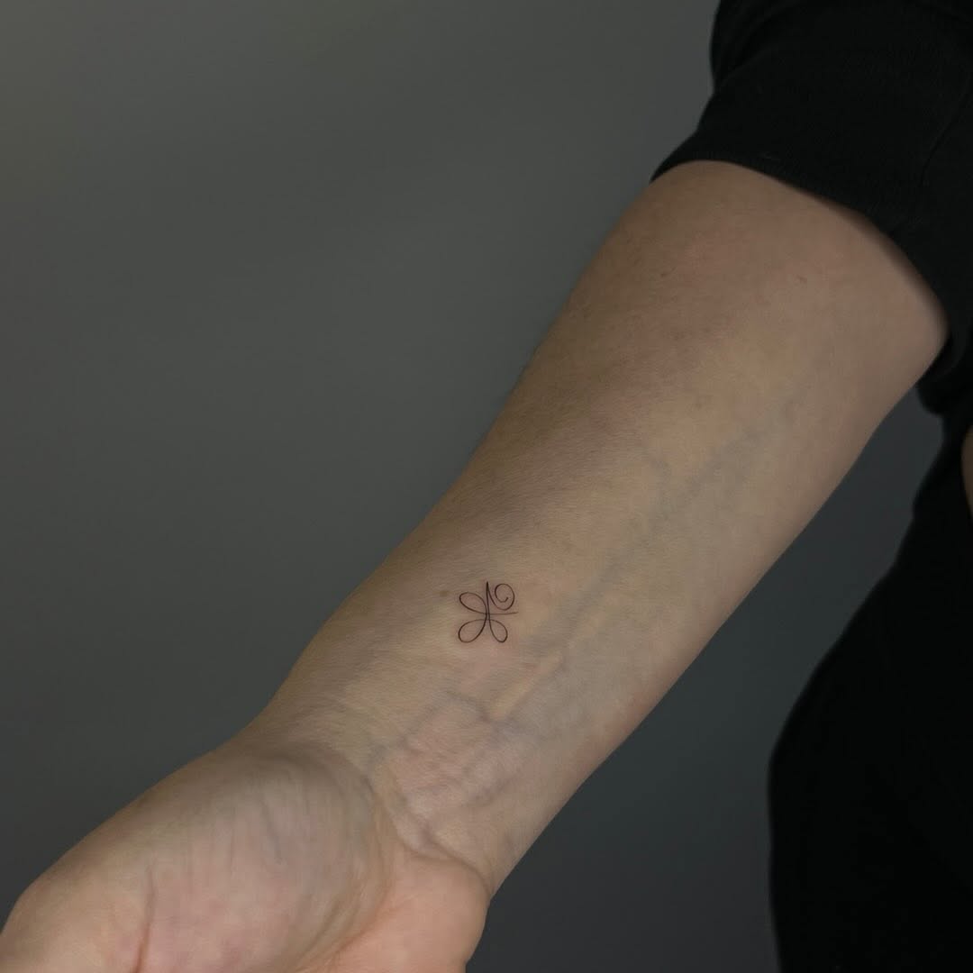 Tattoo by @mrspiotattoo — fine_line, minimalist