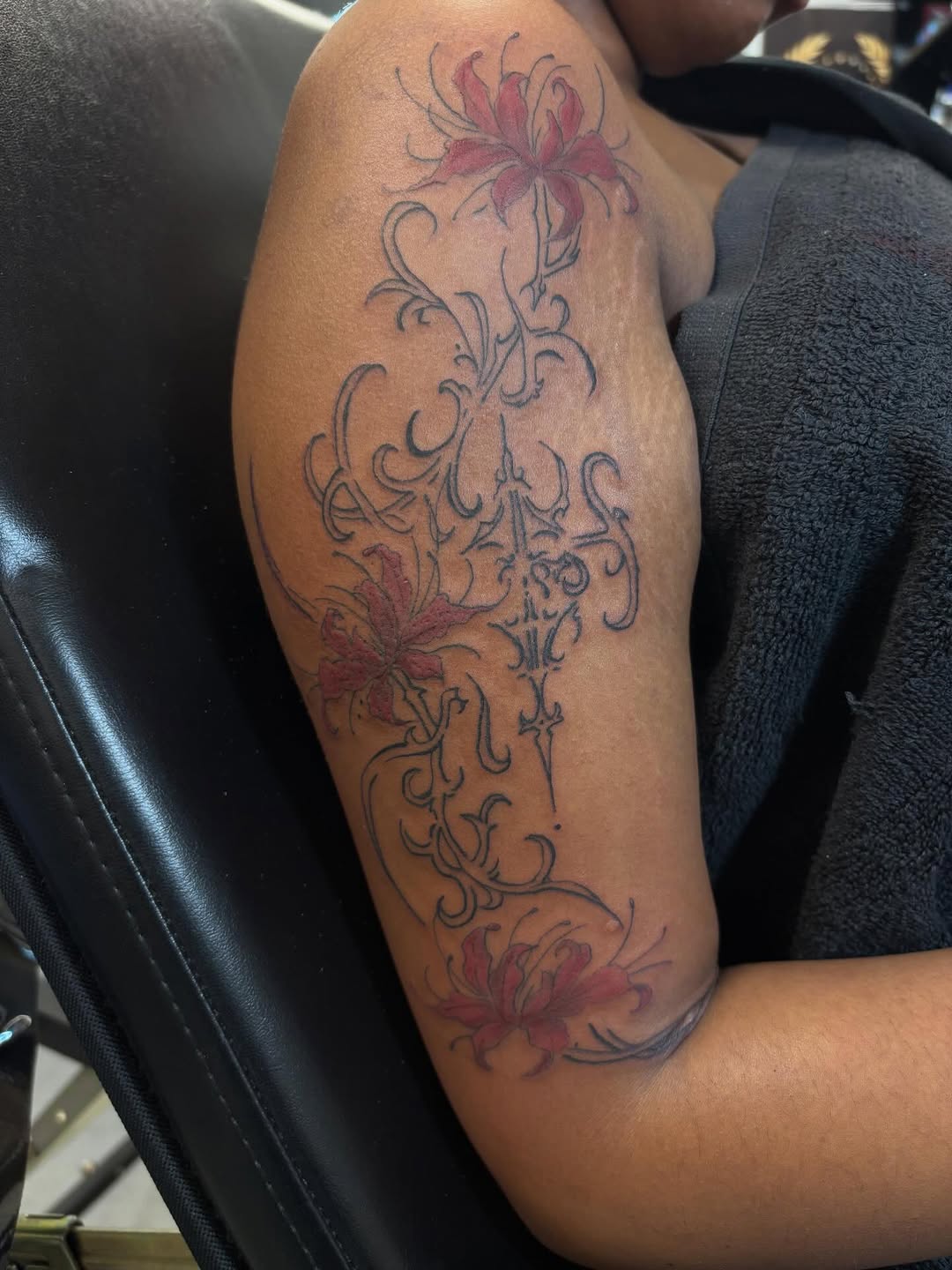 Tattoo by @lopez.j.tattoos โ fine_line, japanese_irezumi