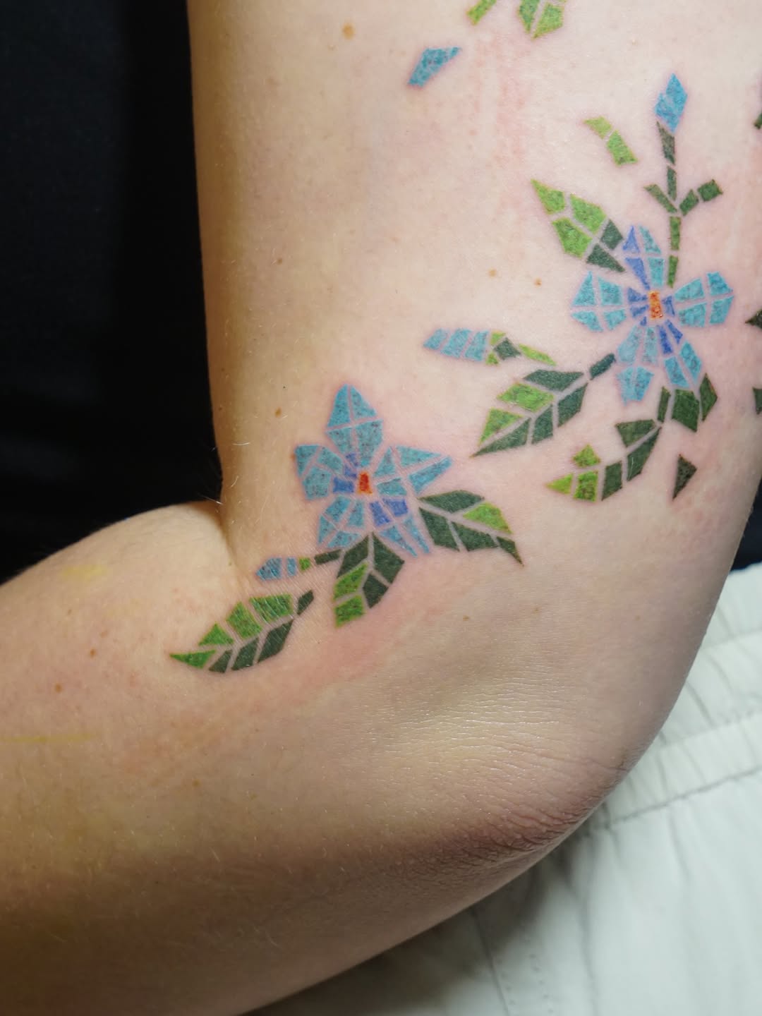 Tattoo by @lub_lub_art β geometric, fine_line