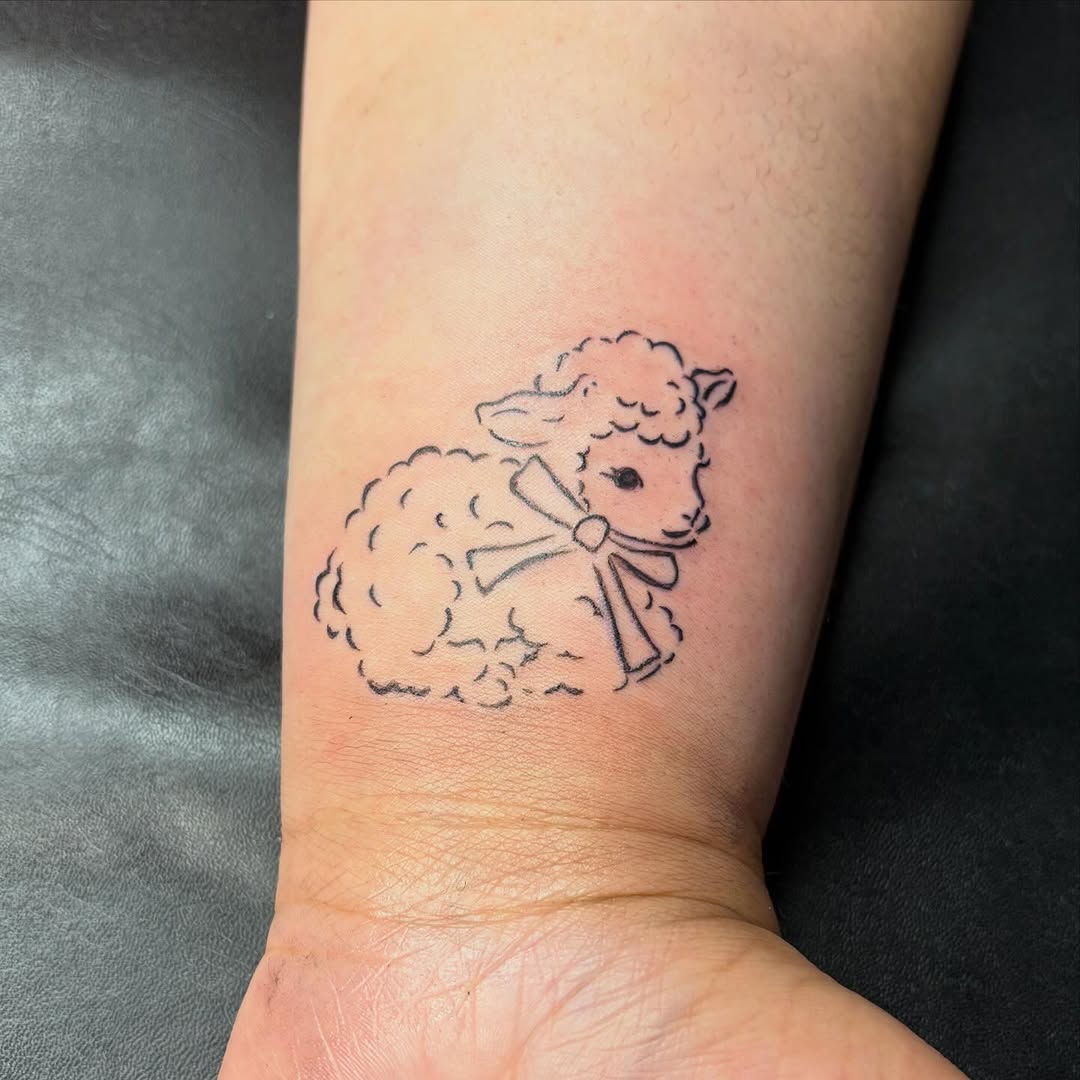 Tattoo by @xweaziex โ fine_line