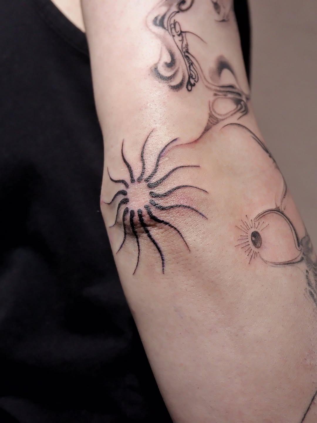 Tattoo by @the_tru_jerrry β blackwork, minimalist