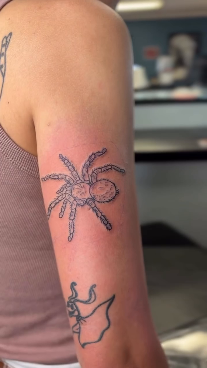 Tattoo by @toplisstattoos โ fine_line