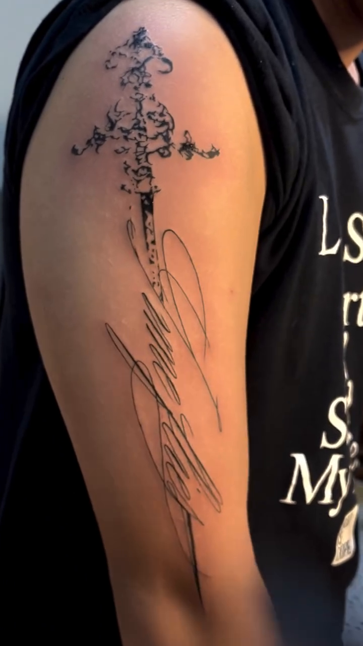 Tattoo by @arinyatatt.2 — fine_line, lettering_script