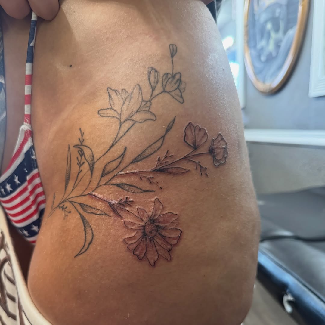Tattoo by @lexgetinked โ fine_line