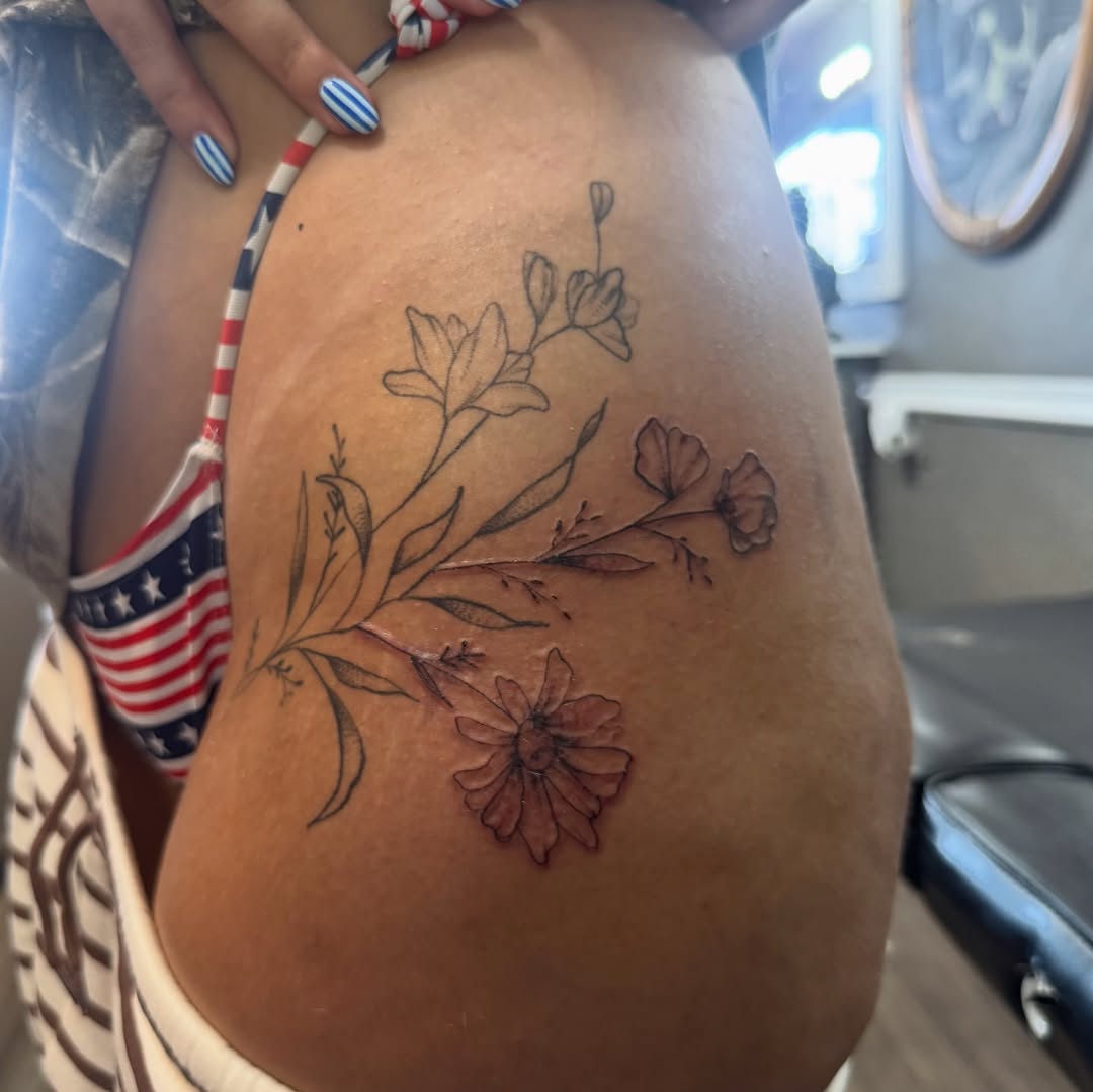 Tattoo by @lexgetinked โ fine_line
