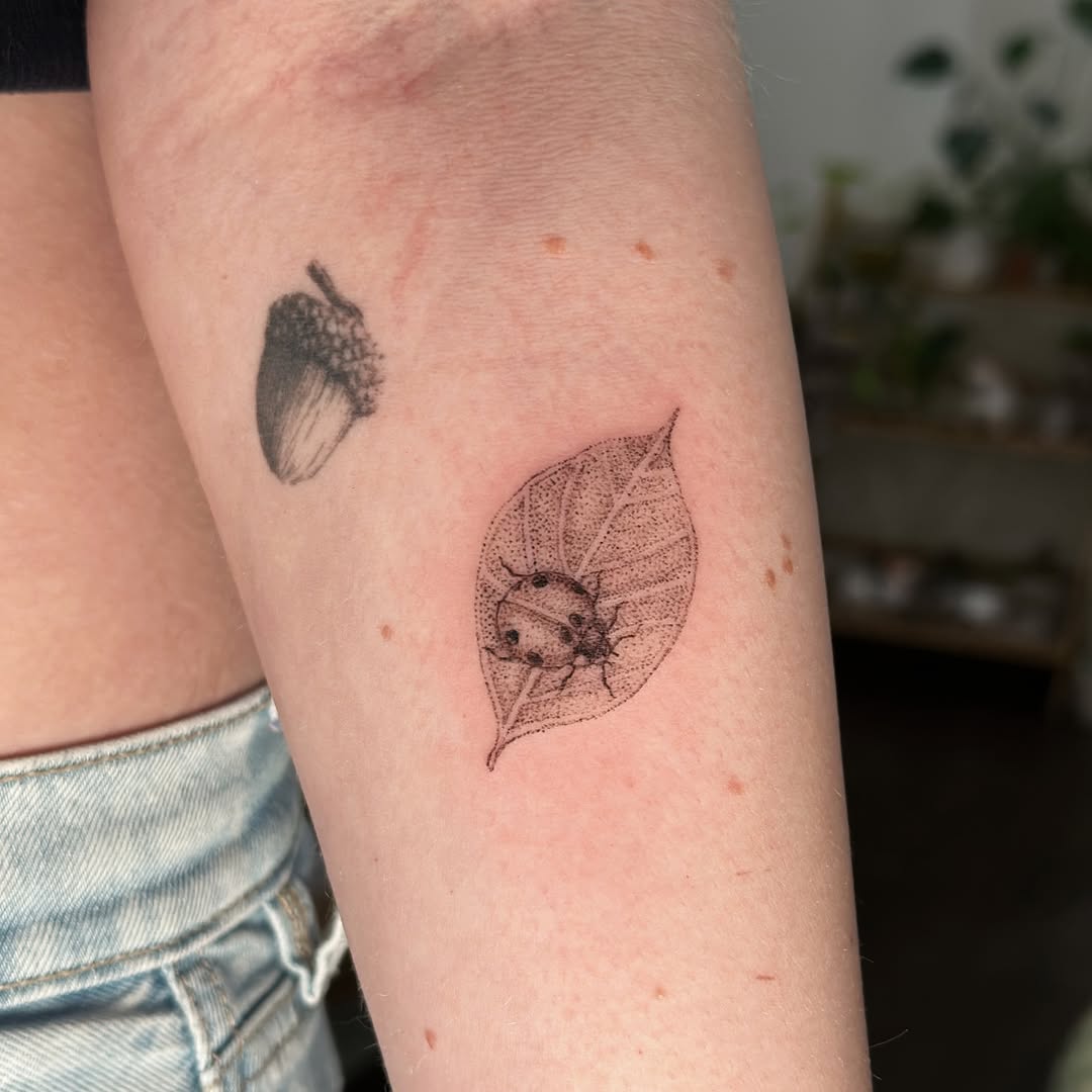 Tattoo by @khk.ttt — dotwork, fine_line