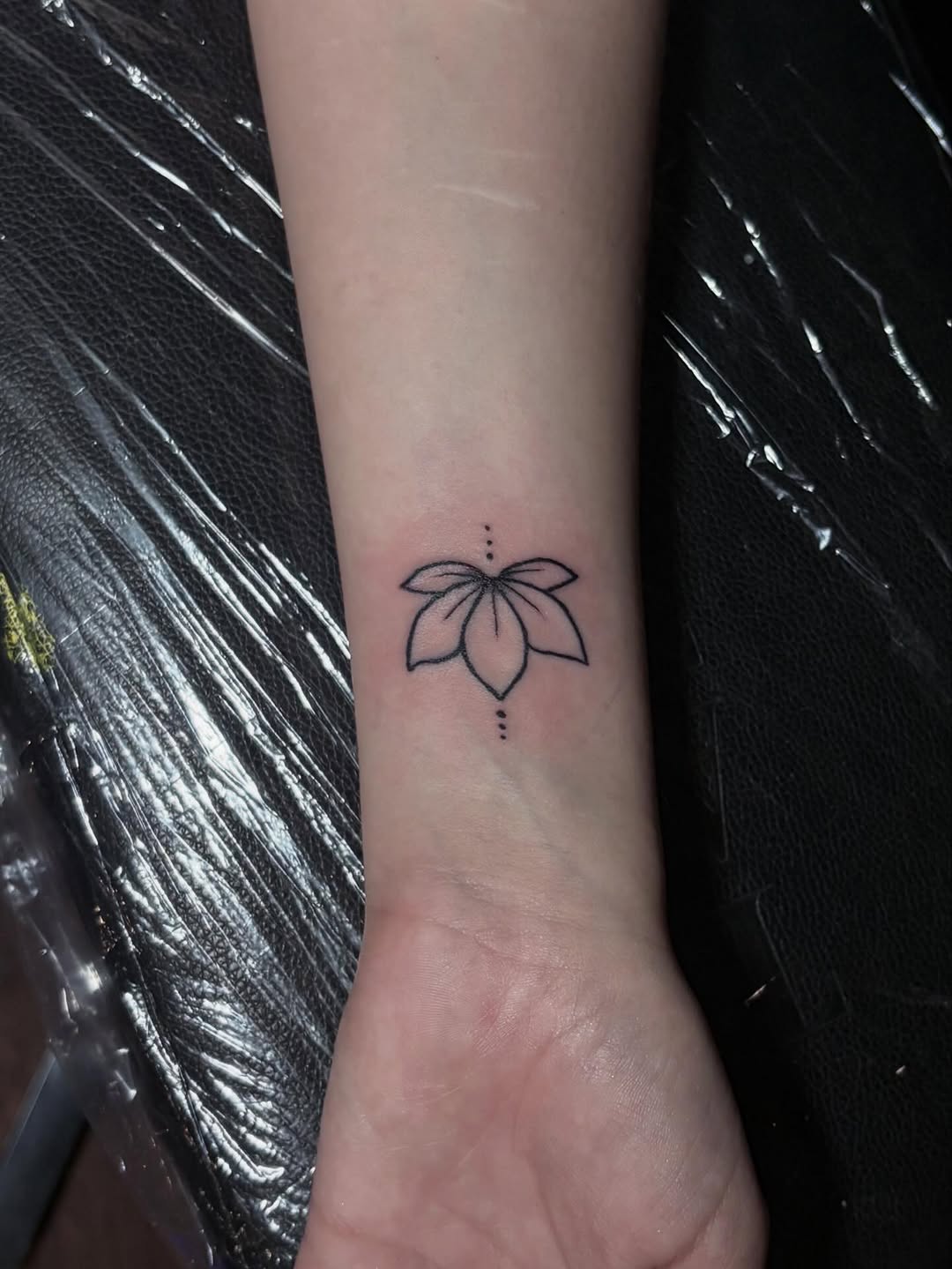 Tattoo by @arceo.tattoos — fine_line, minimalist