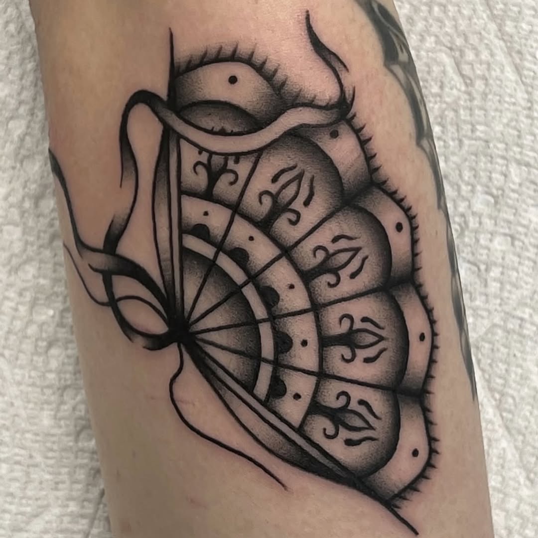 Tattoo by @eb.ink_ โ blackwork, ornamental