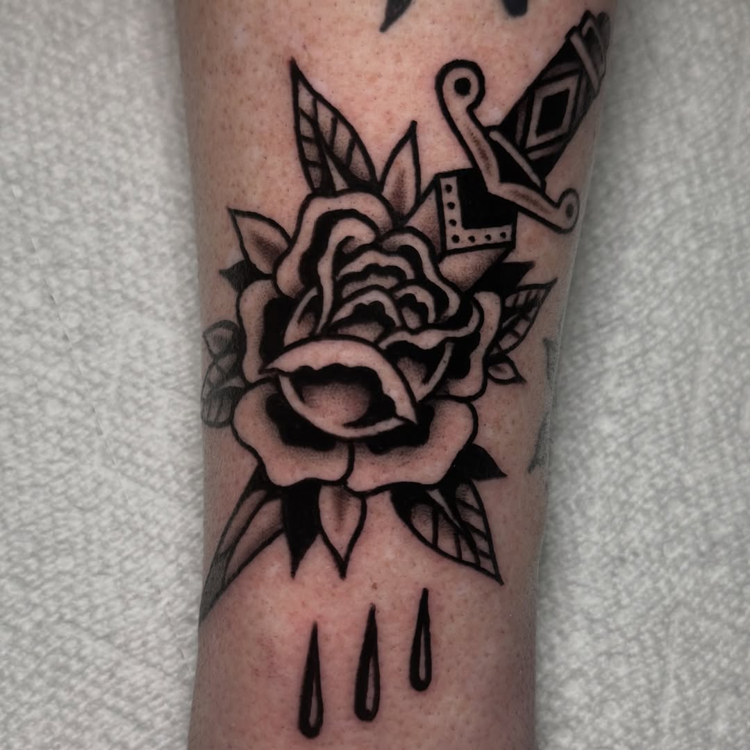 Tattoo by @eb.ink_ โ american_traditional, blackwork
