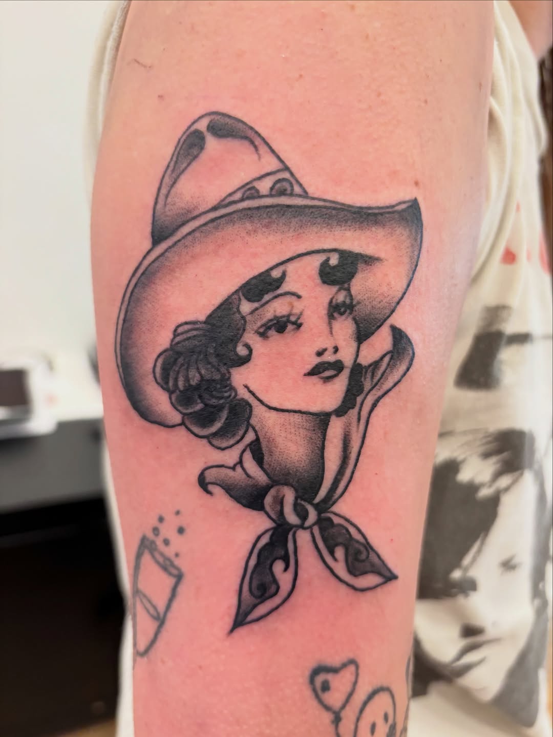 Tattoo by @fracas_tattoo โ american_traditional, illustrative