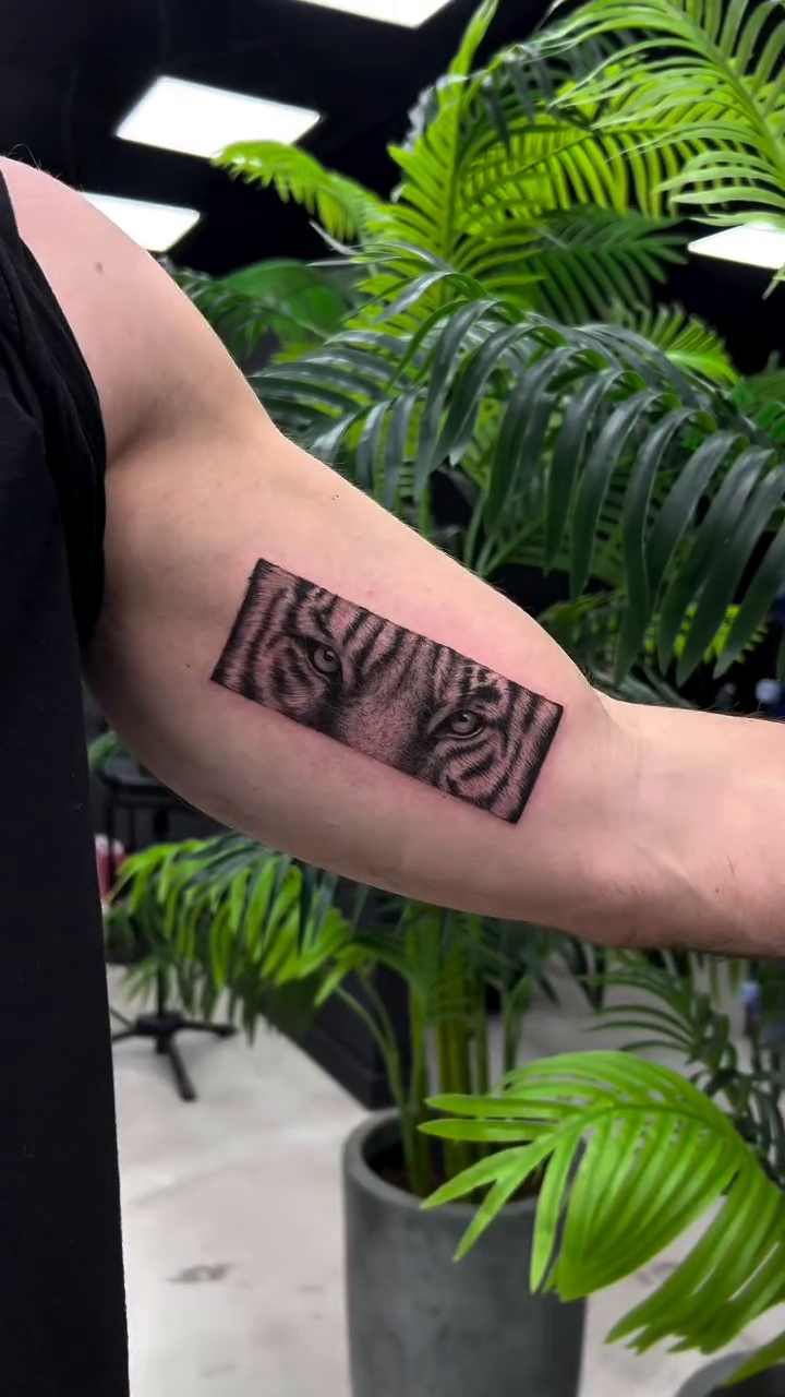Tattoo by @lina_valentina — blackwork