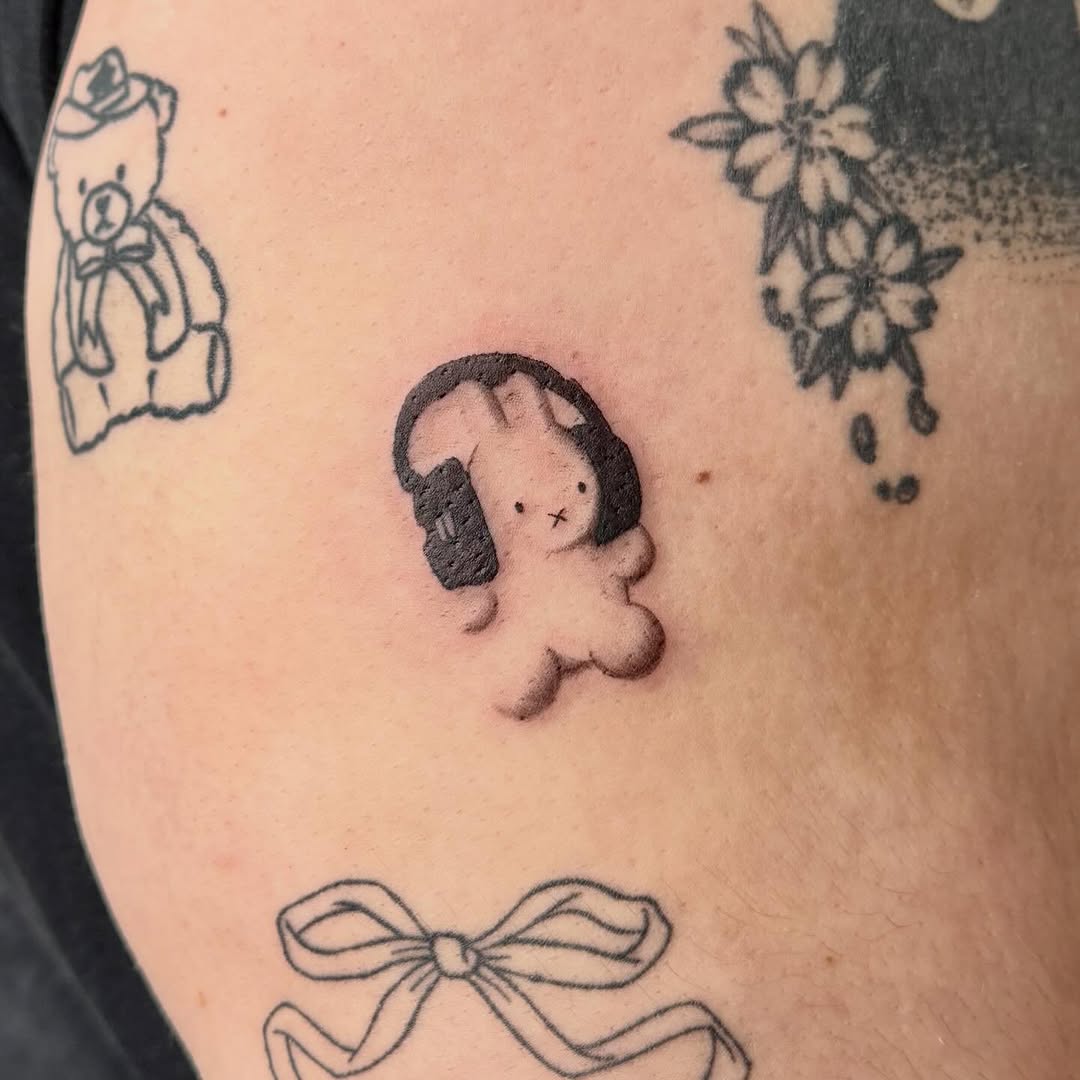 Tattoo by @kirstendeanna — fine_line, black_and_grey