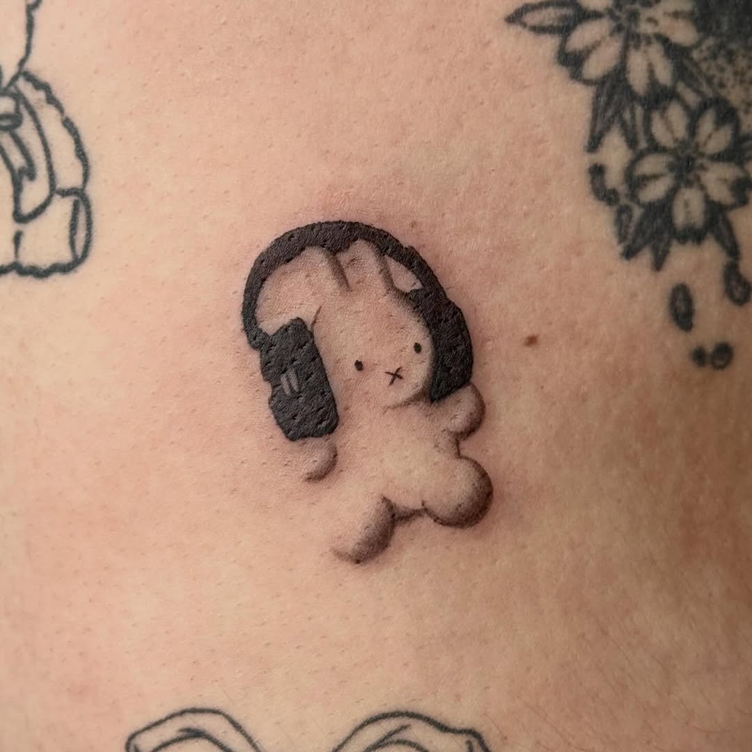 Tattoo by @kirstendeanna — fine_line, black_and_grey