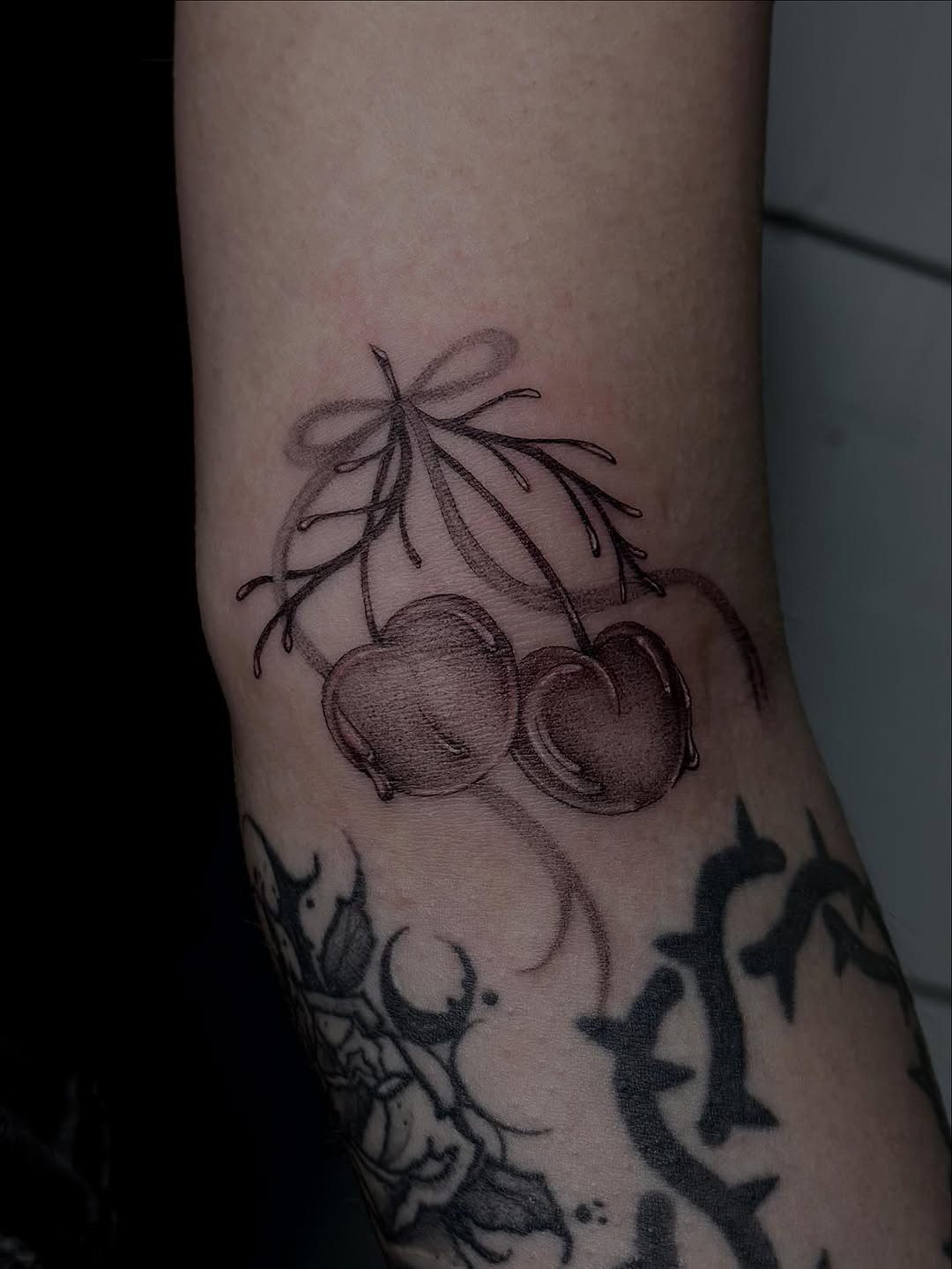 Tattoo by @chronicloving — black_and_grey