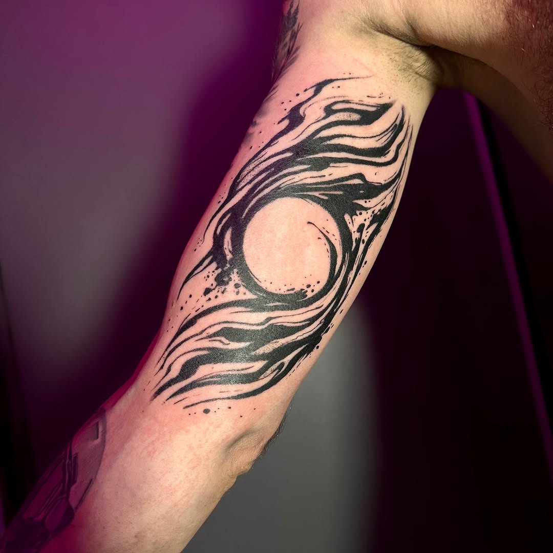 Tattoo by @mklvayne.tattoos โ blackwork