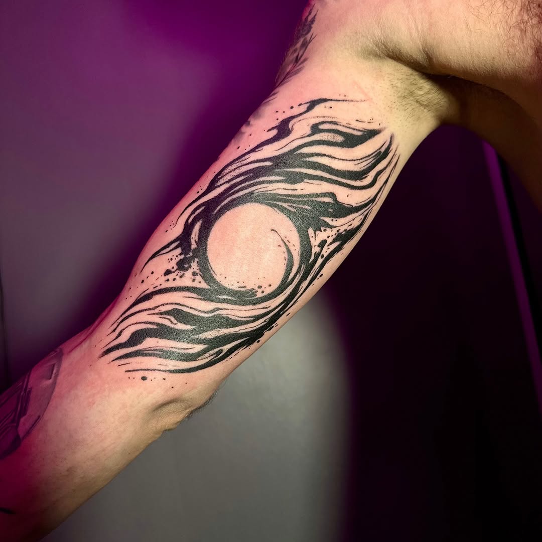 Tattoo by @mklvayne.tattoos โ blackwork, abstract