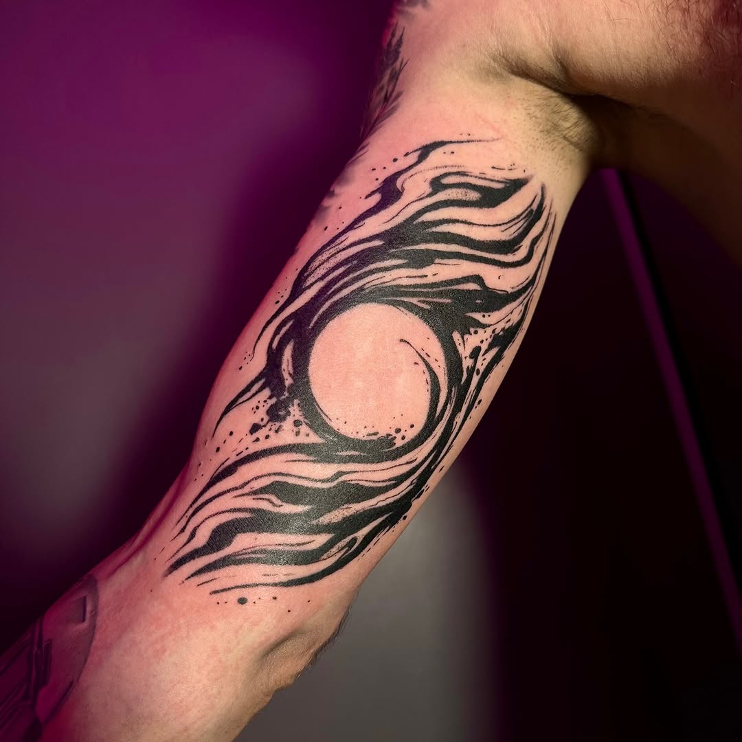 Tattoo by @mklvayne.tattoos โ blackwork