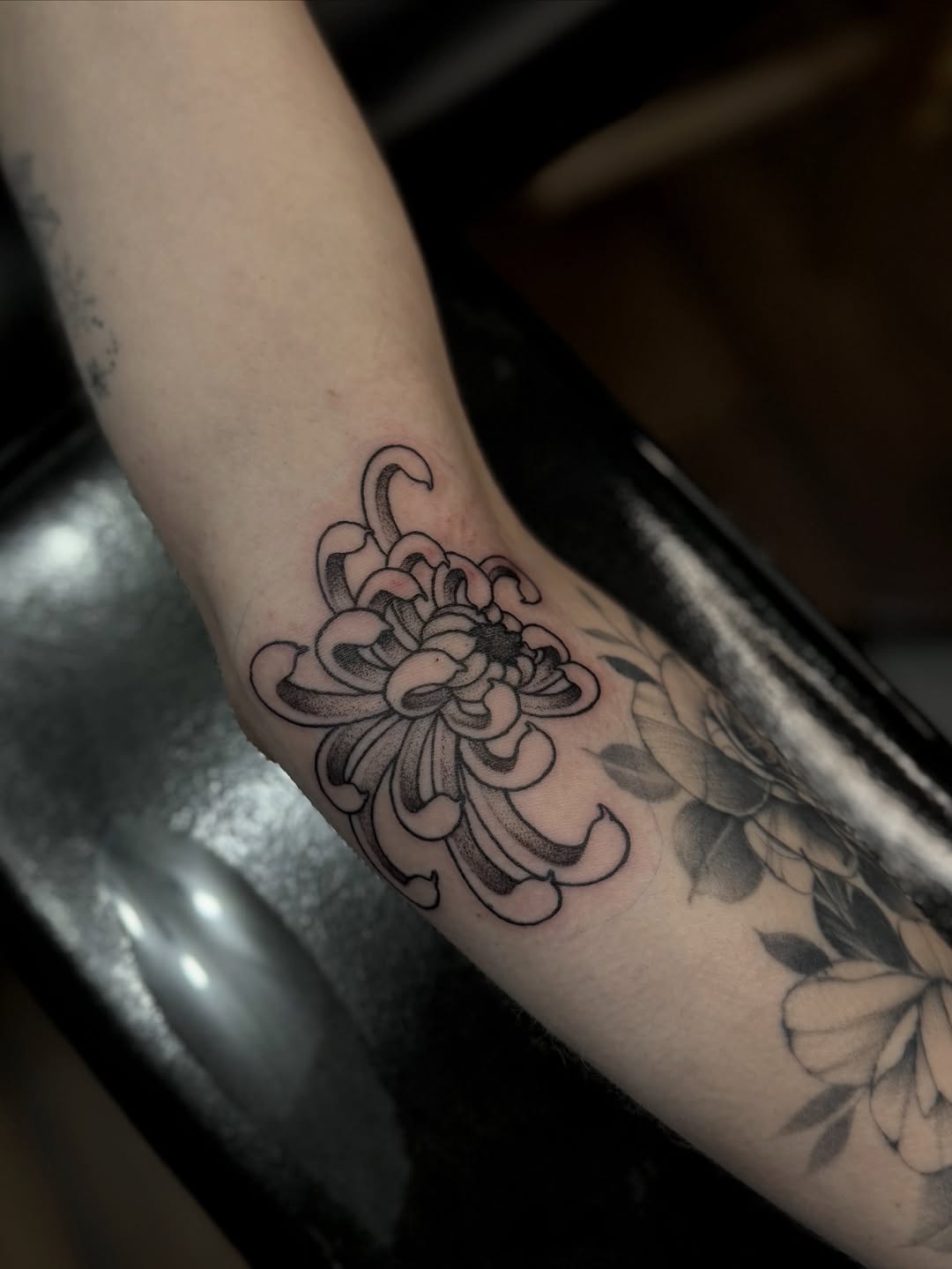 Tattoo by @porcelain_tats — japanese_irezumi, dotwork