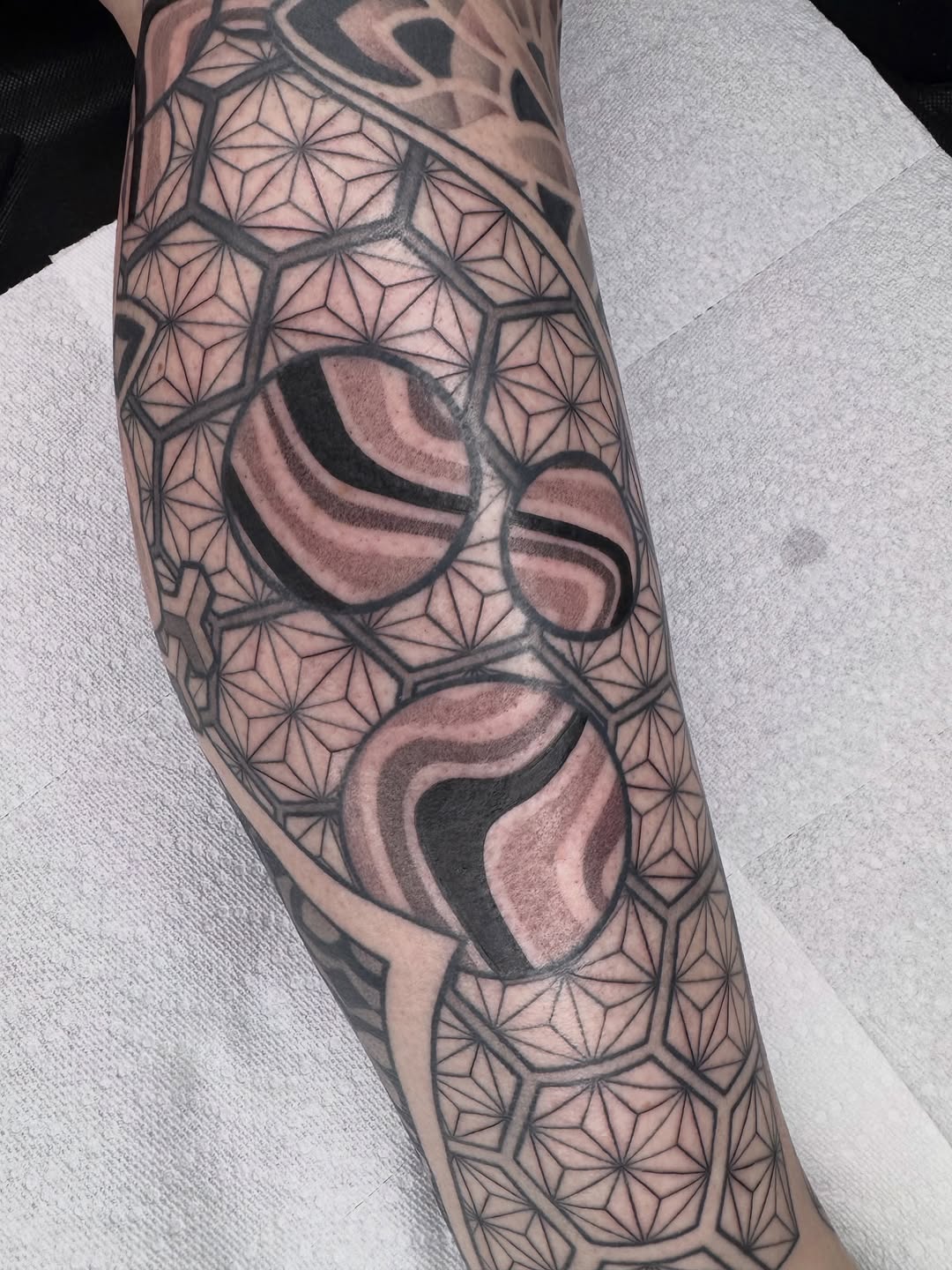 Tattoo by @shawndoestattoos โ geometric, black_and_grey