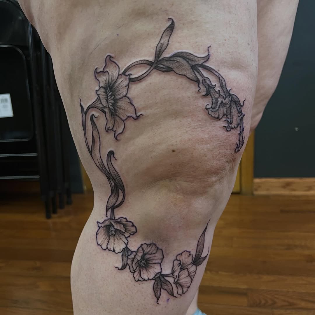 Tattoo by @acampart — black_and_grey, fine_line
