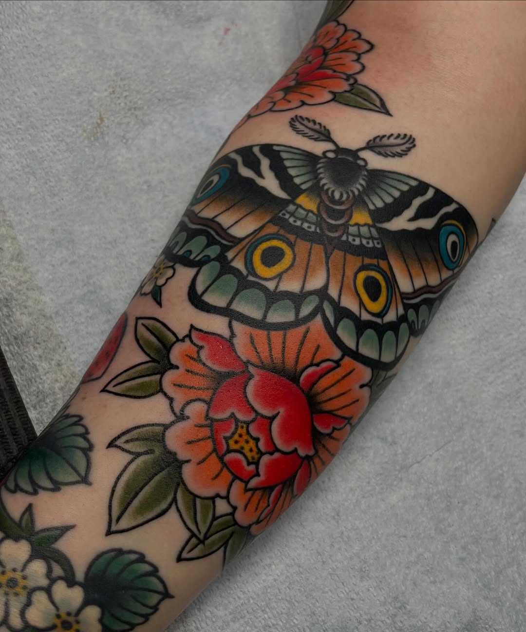 Tattoo by @krystendae โ neo_traditional, japanese_irezumi