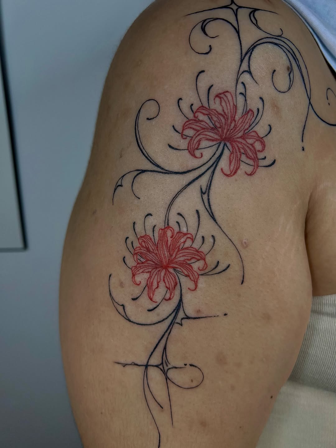 Tattoo by @inkby.isa — fine_line, ornamental