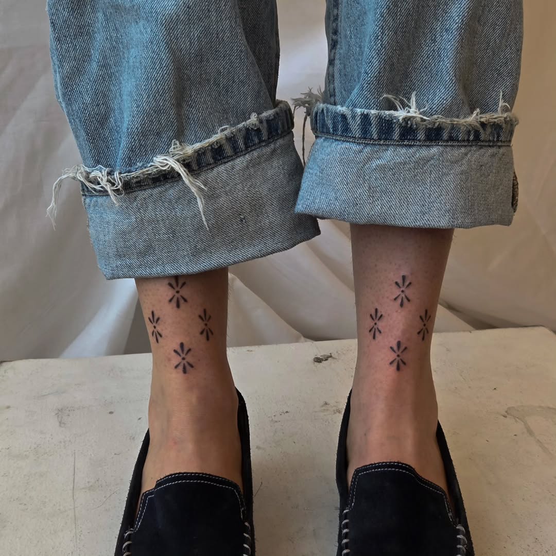 Tattoo by @mosaicslush — fine_line, minimalist