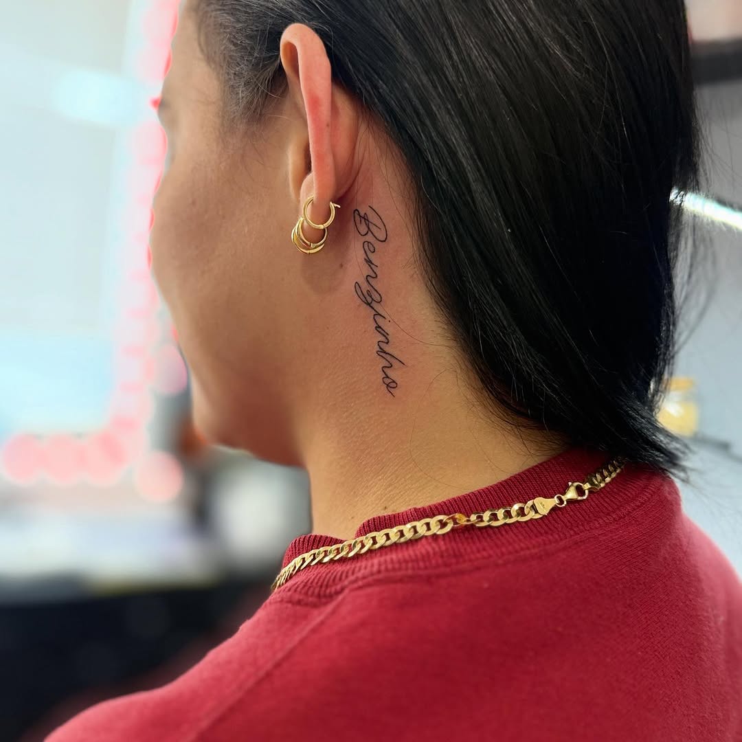 Tattoo by @wellenrodrigues_art — lettering_script, fine_line