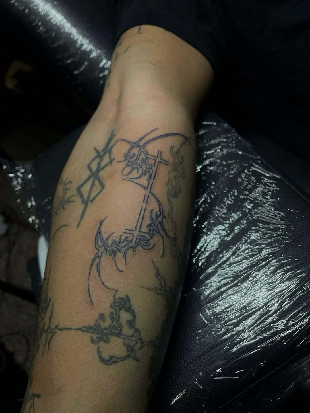 Tattoo by @dysembodiment — blackwork