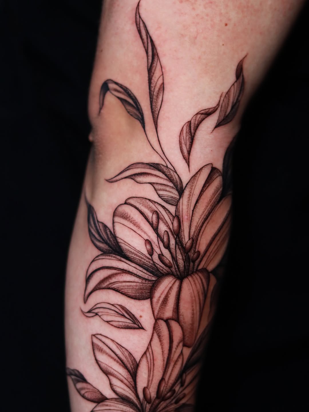 Tattoo by @antutattu β black_and_grey, fine_line