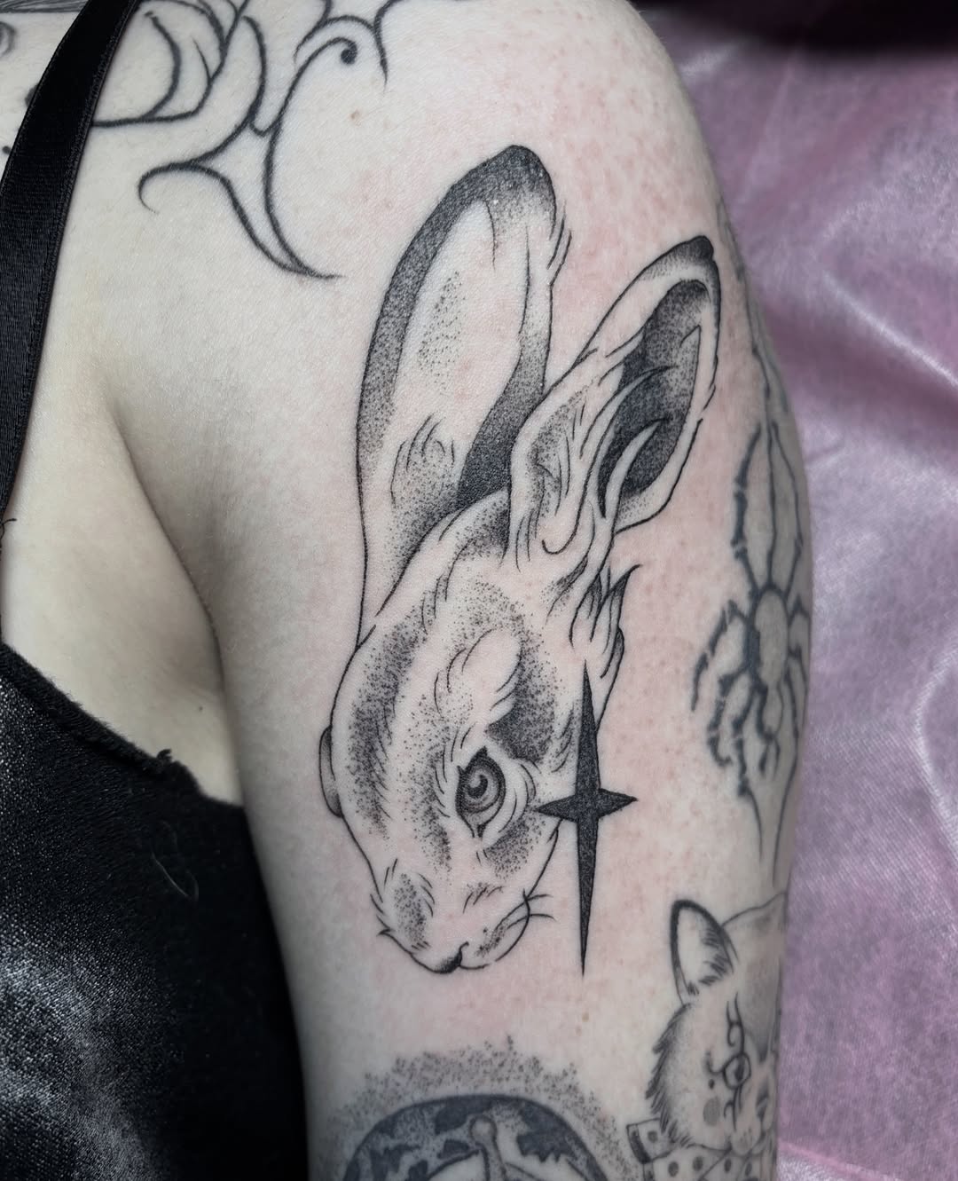 Tattoo by @thursdaybluez β illustrative, dotwork