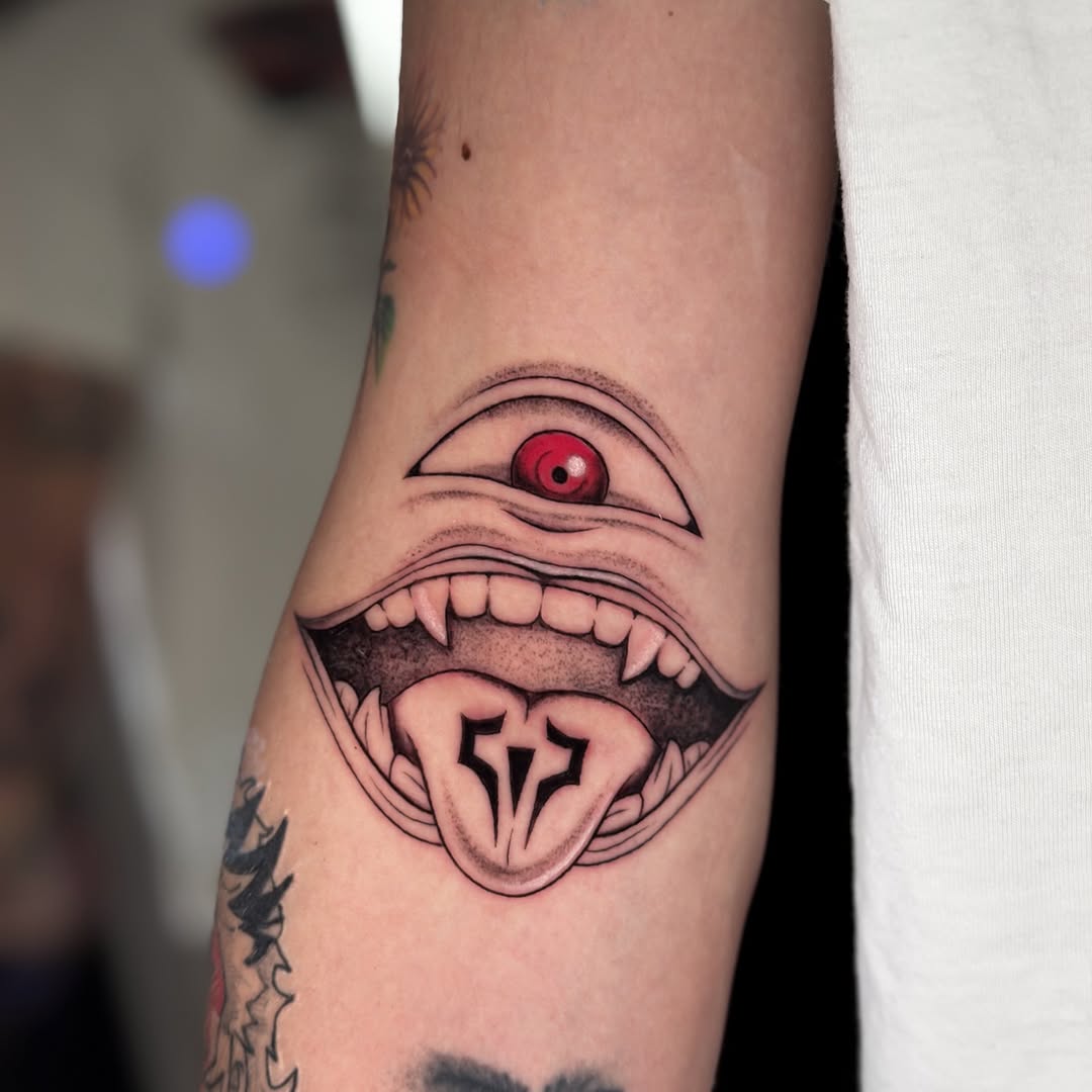 Tattoo by @melii.tatt — black_and_grey, new_school