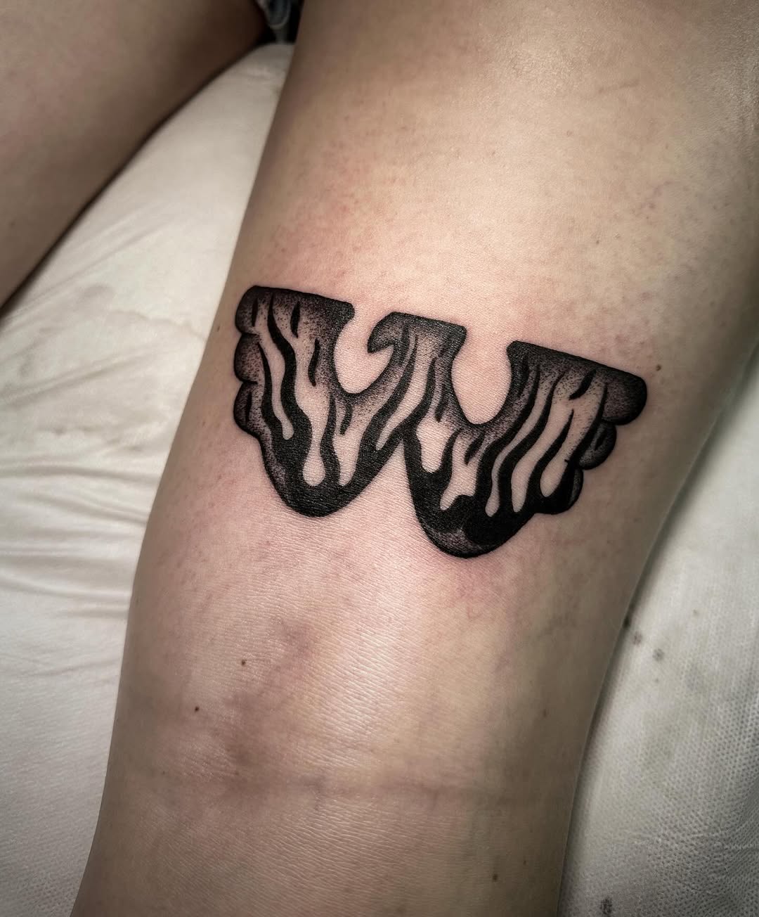 Tattoo by @vivloretattoo — blackwork