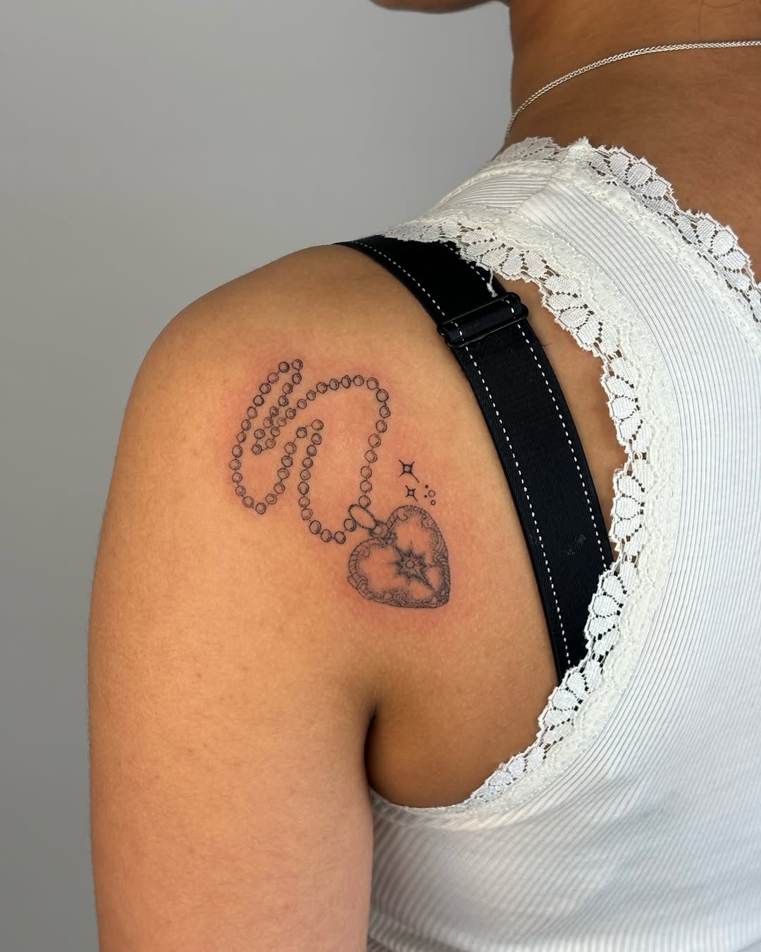 Tattoo by @2000.tatts โ fine_line, minimalist