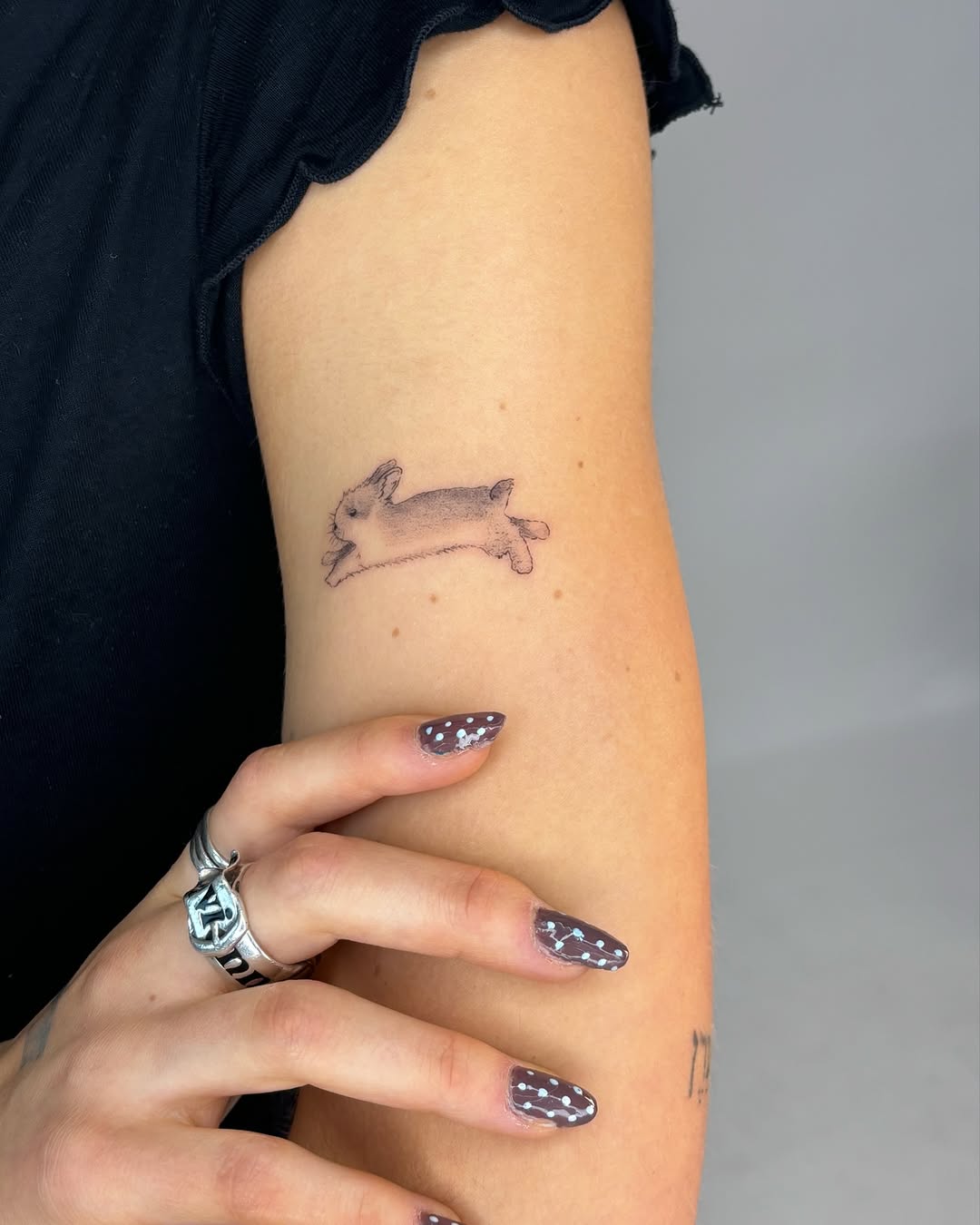 Tattoo by @2000.tatts โ fine_line, black_and_grey