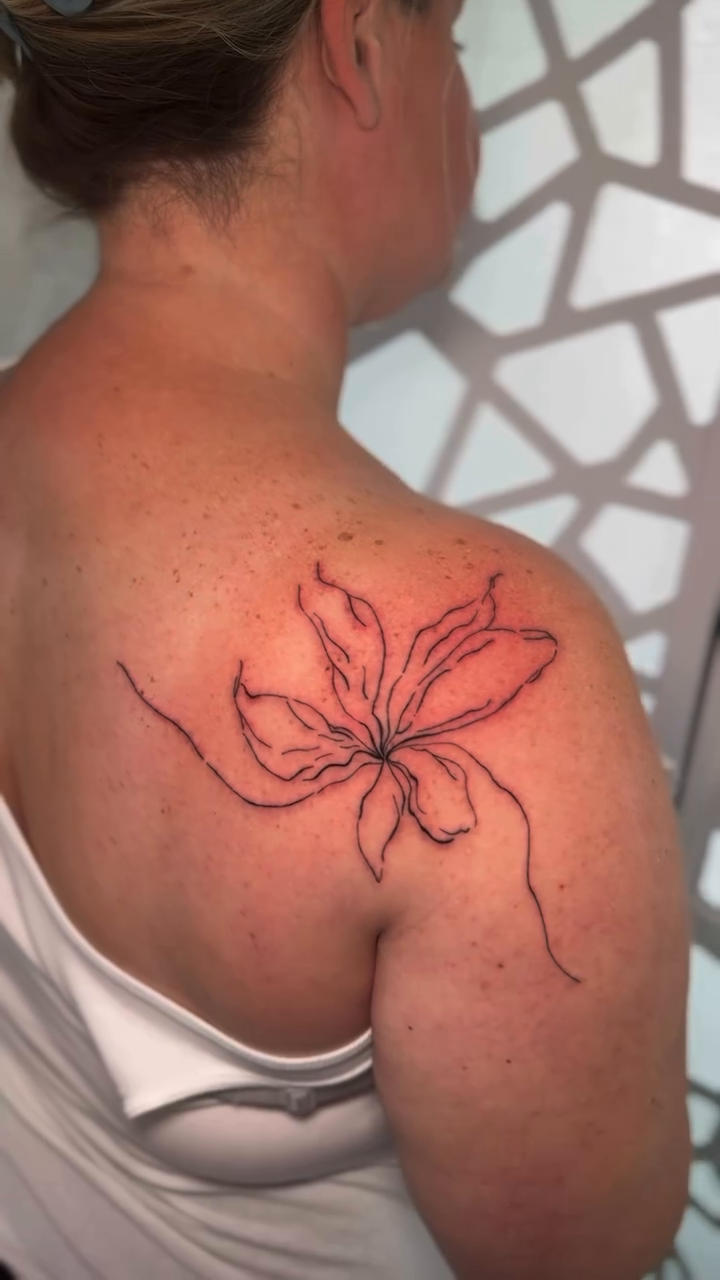 Tattoo by @pinku.tatts — fine_line
