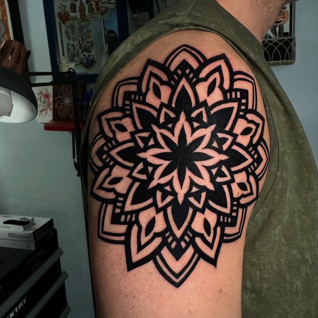 Tattoo by @chozentattoo — geometric, blackwork