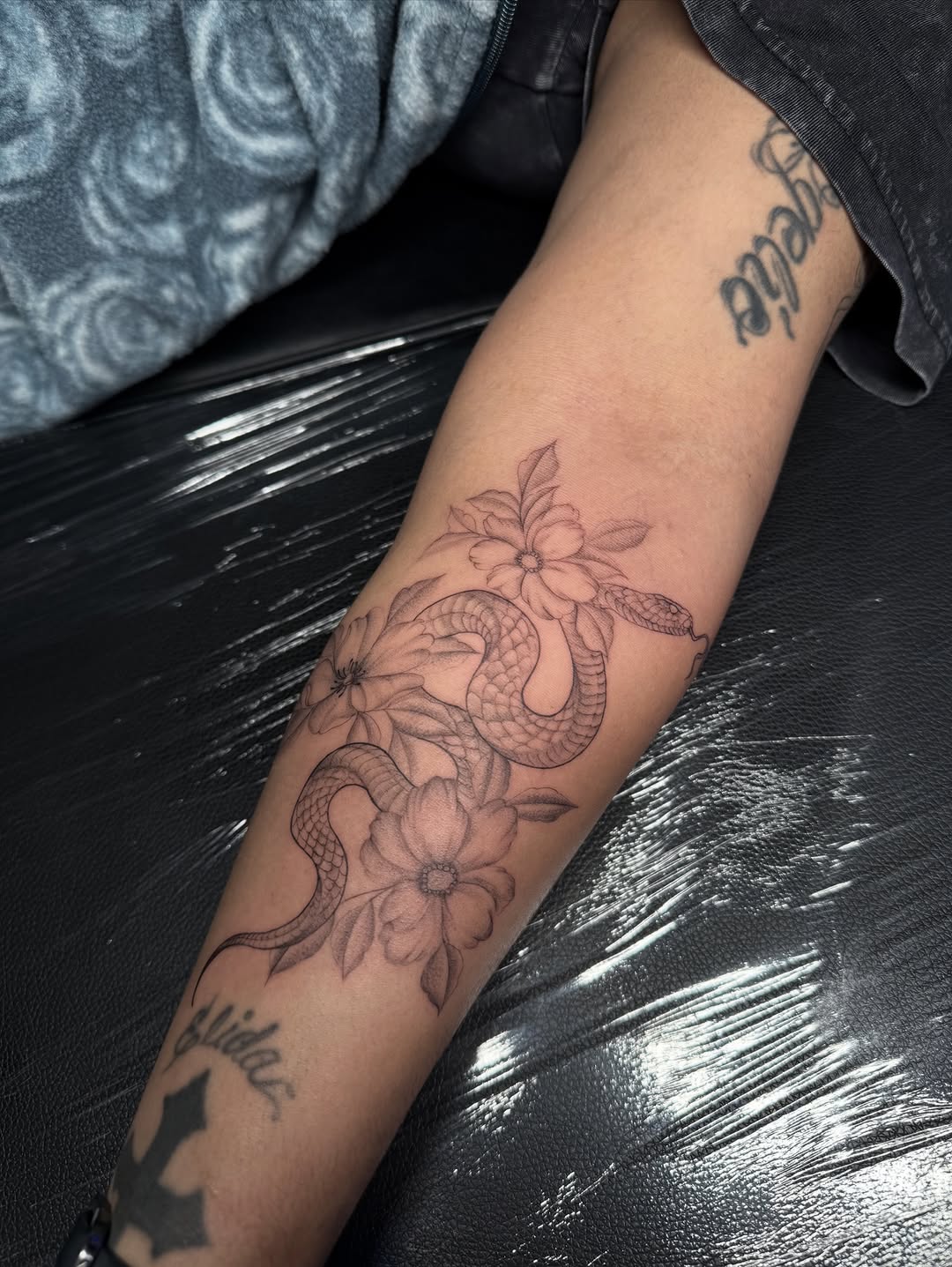 Tattoo by @tatsxval β fine_line, black_and_grey