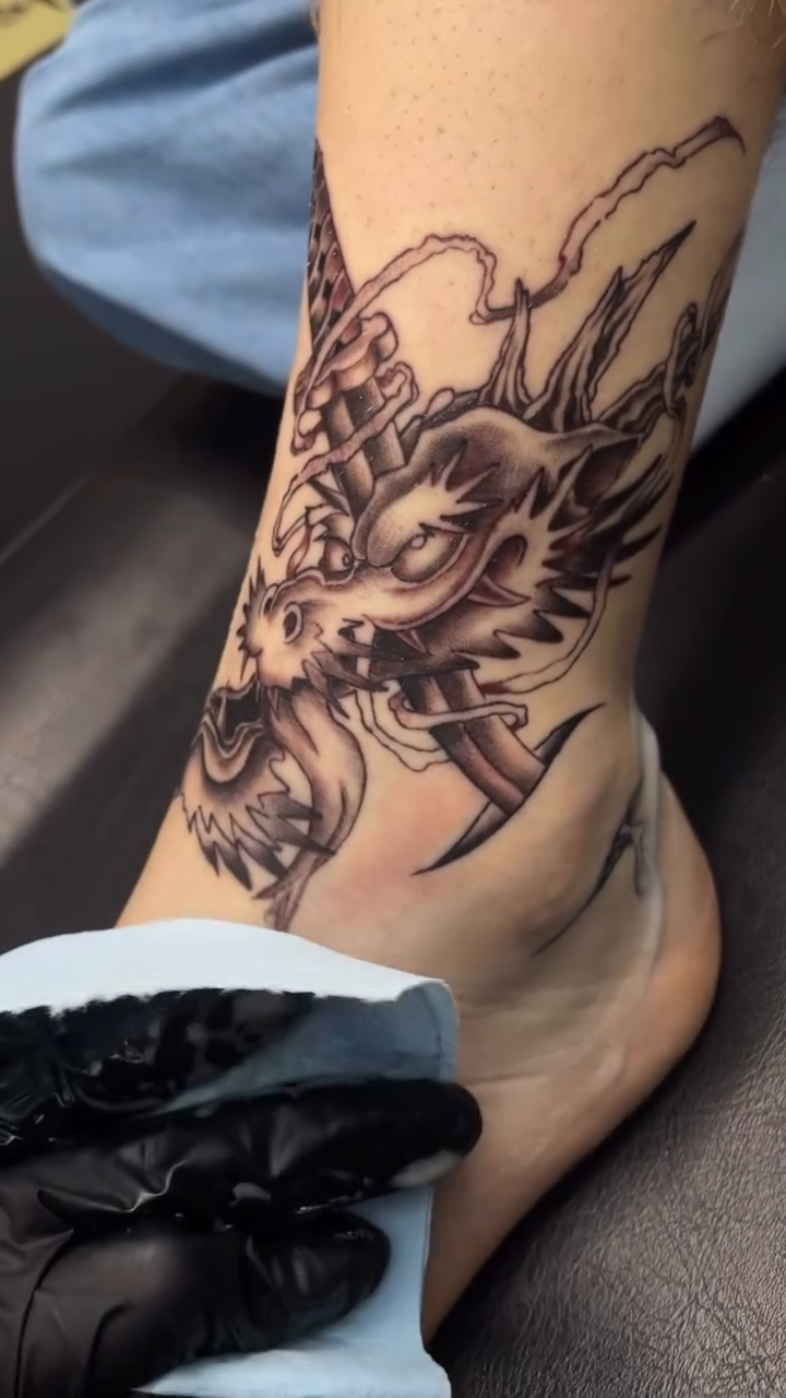 Tattoo by @bigchunguzink β japanese_irezumi, black_and_grey