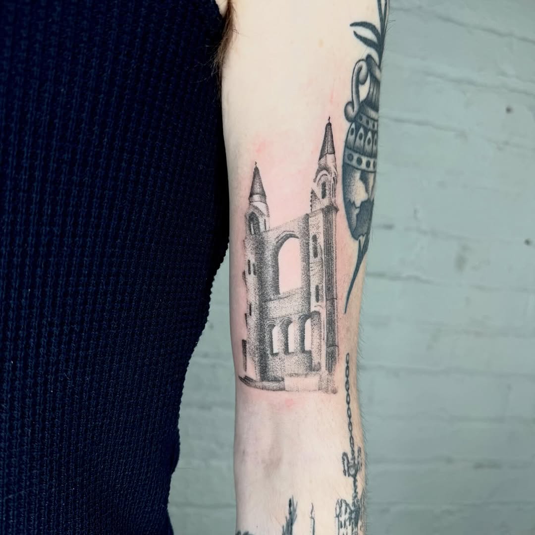 Tattoo by @el_kenny_ — dotwork, realism