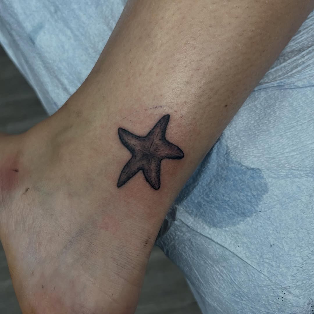 Tattoo by @frankysharpz โ black_and_grey