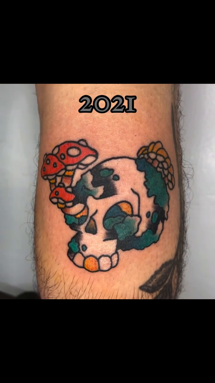Tattoo by @dungeonfern โ neo_traditional