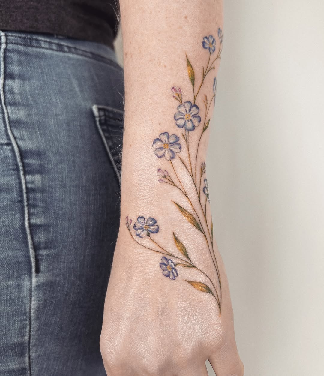 Tattoo by @hellymarch_tattoo โ fine_line