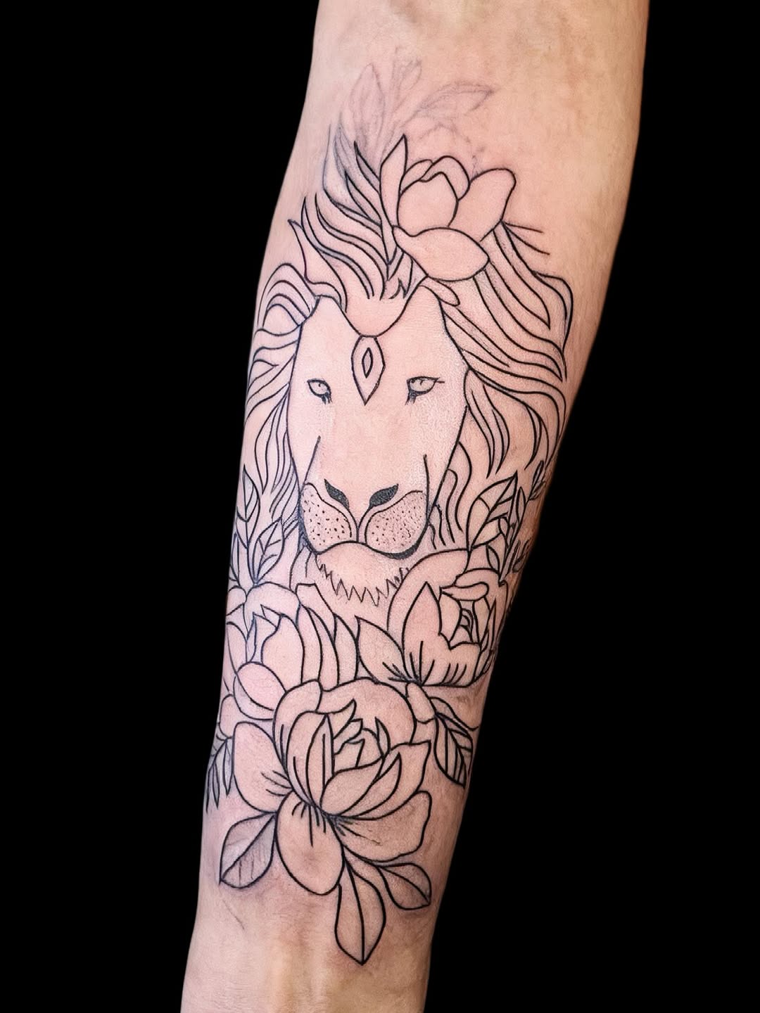 Tattoo by @tatsoul.byclaudia โ illustrative, fine_line
