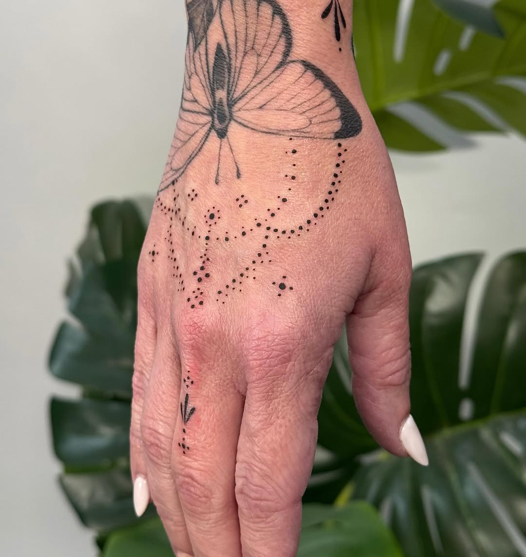 Tattoo by @inkbyleah_ โ dotwork, fine_line
