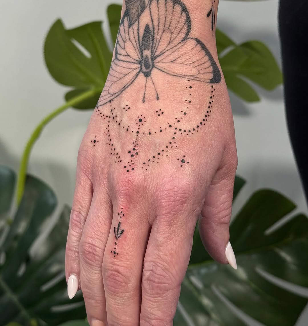 Tattoo by @inkbyleah_ โ dotwork, fine_line