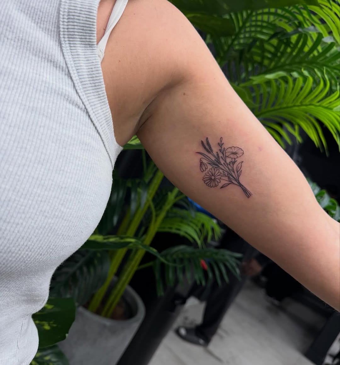 Tattoo by @lina_valentina — fine_line