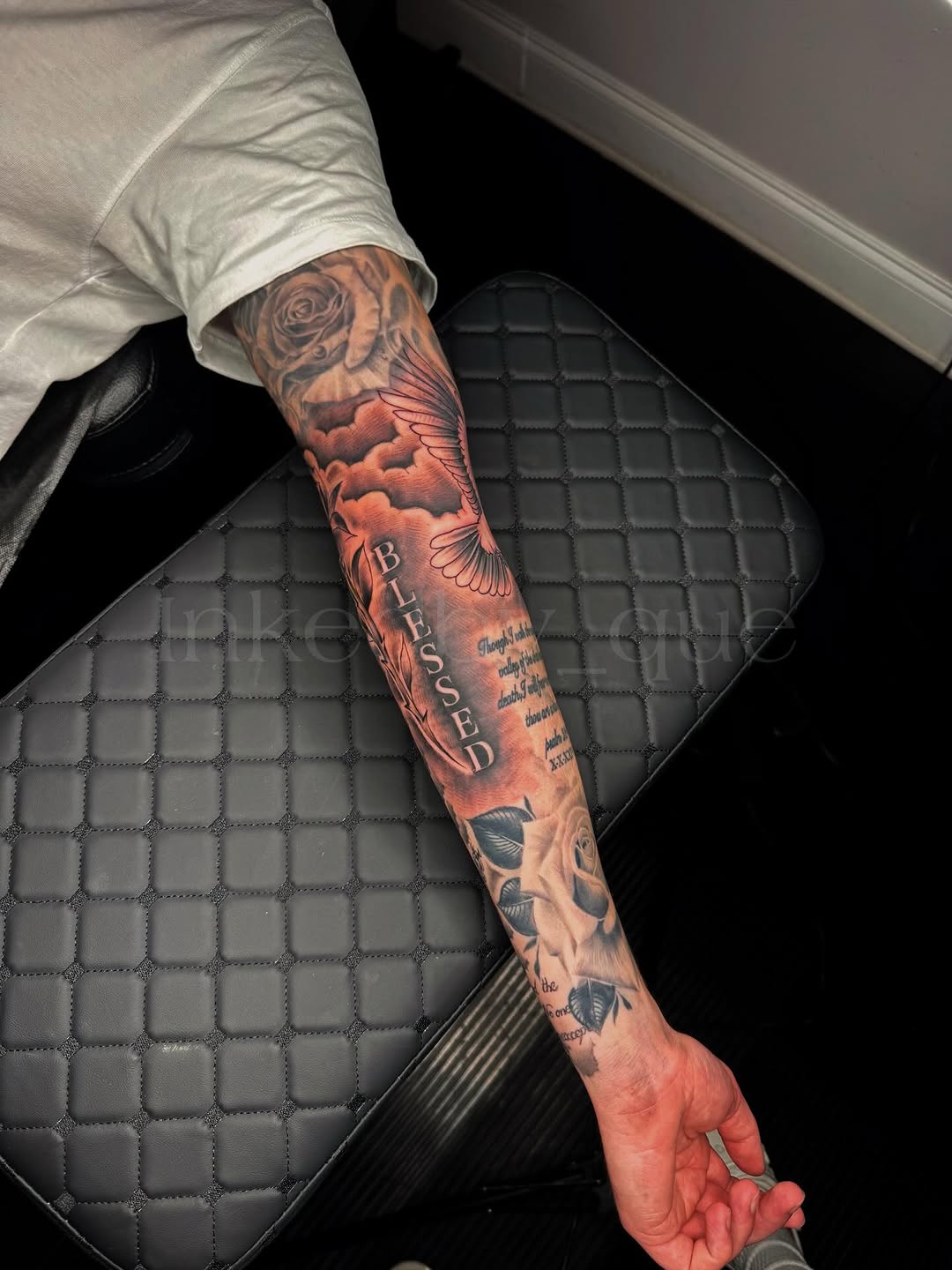 Tattoo by @inkedby_que — black_and_grey, realism
