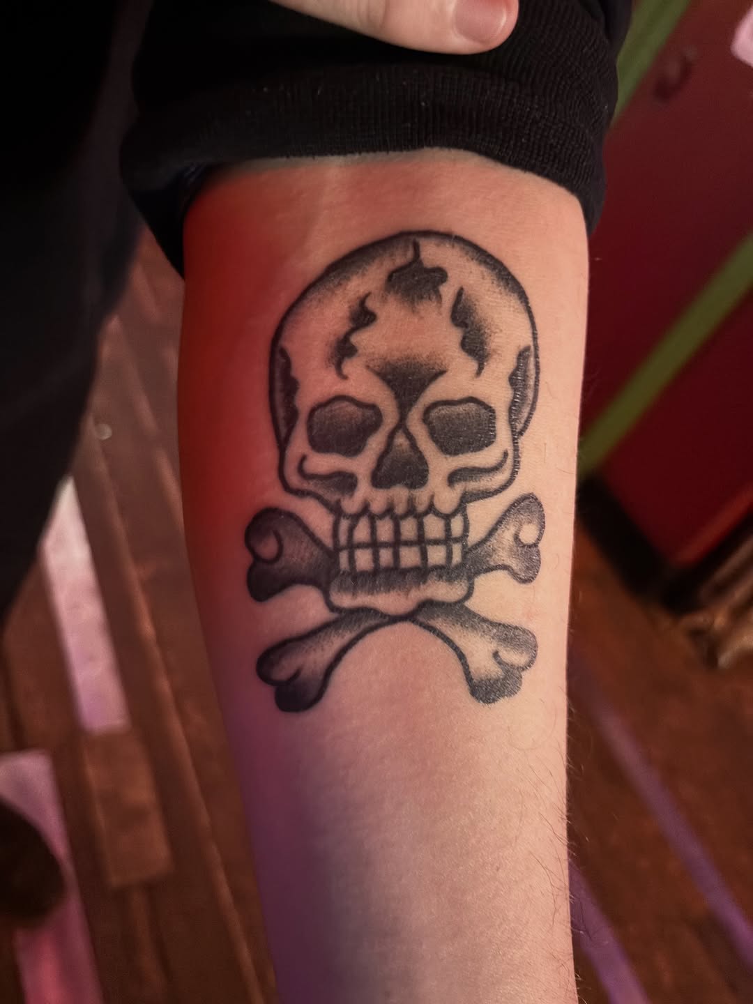 Tattoo by @fracas_tattoo โ american_traditional, blackwork