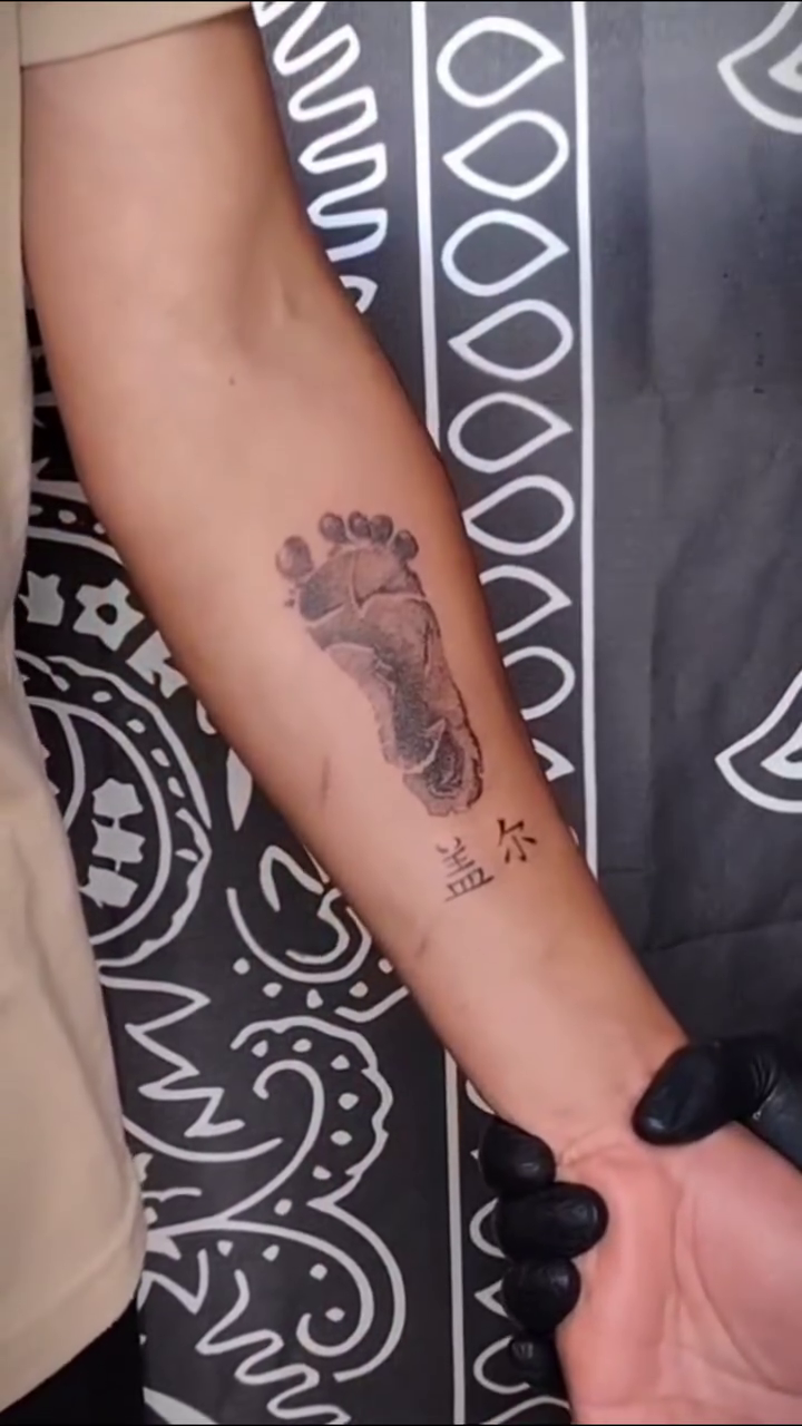 Tattoo by @too_arttoo — fine_line